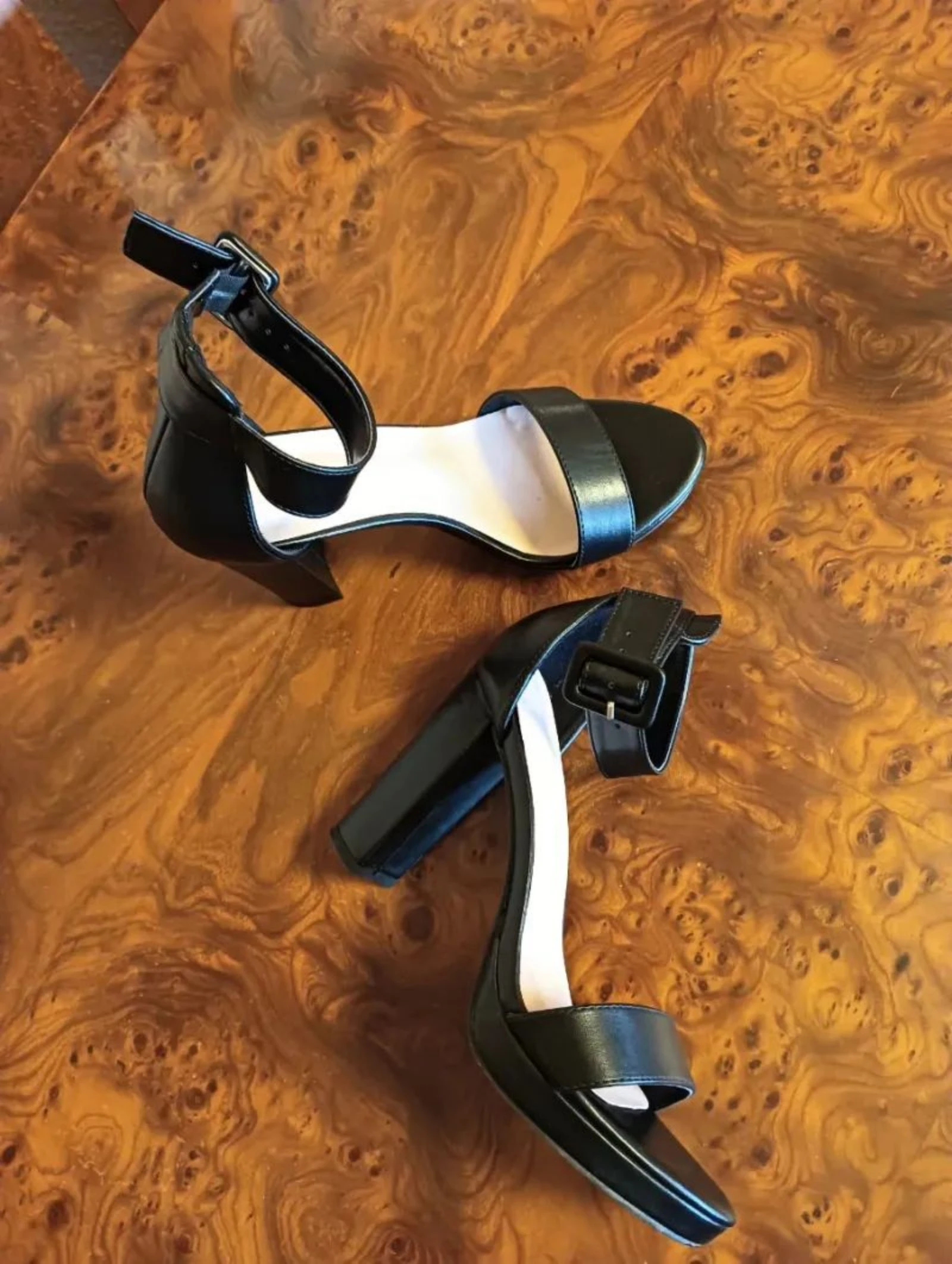 Tacones negros